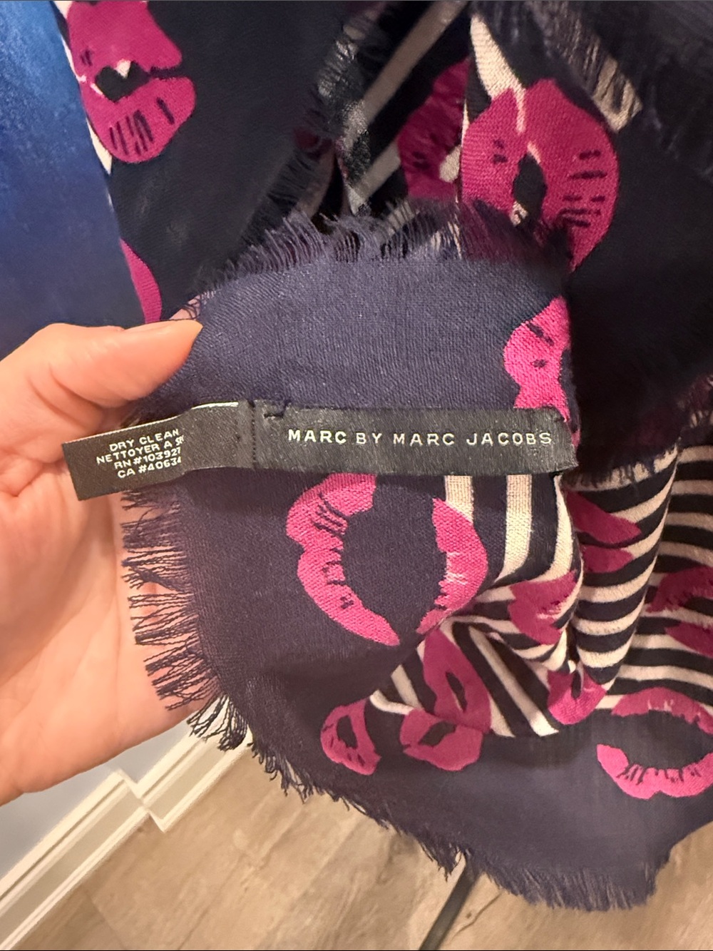 Marc By Marc Jacobs Pink and Black Patterned Shawl - Picture 3 of 5